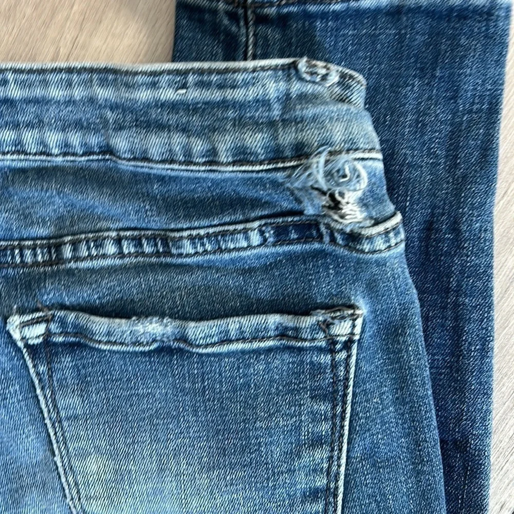 KanCan size 28 destroyed skinny jeans
